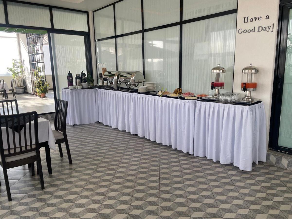 Ecco Modern Guest House Адис Абеба Екстериор снимка